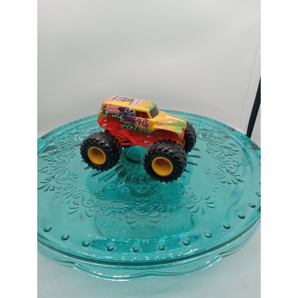 Monster Jam GRAVE DIGGER  1:64- 40th Anniversary RARE Gold EDITION